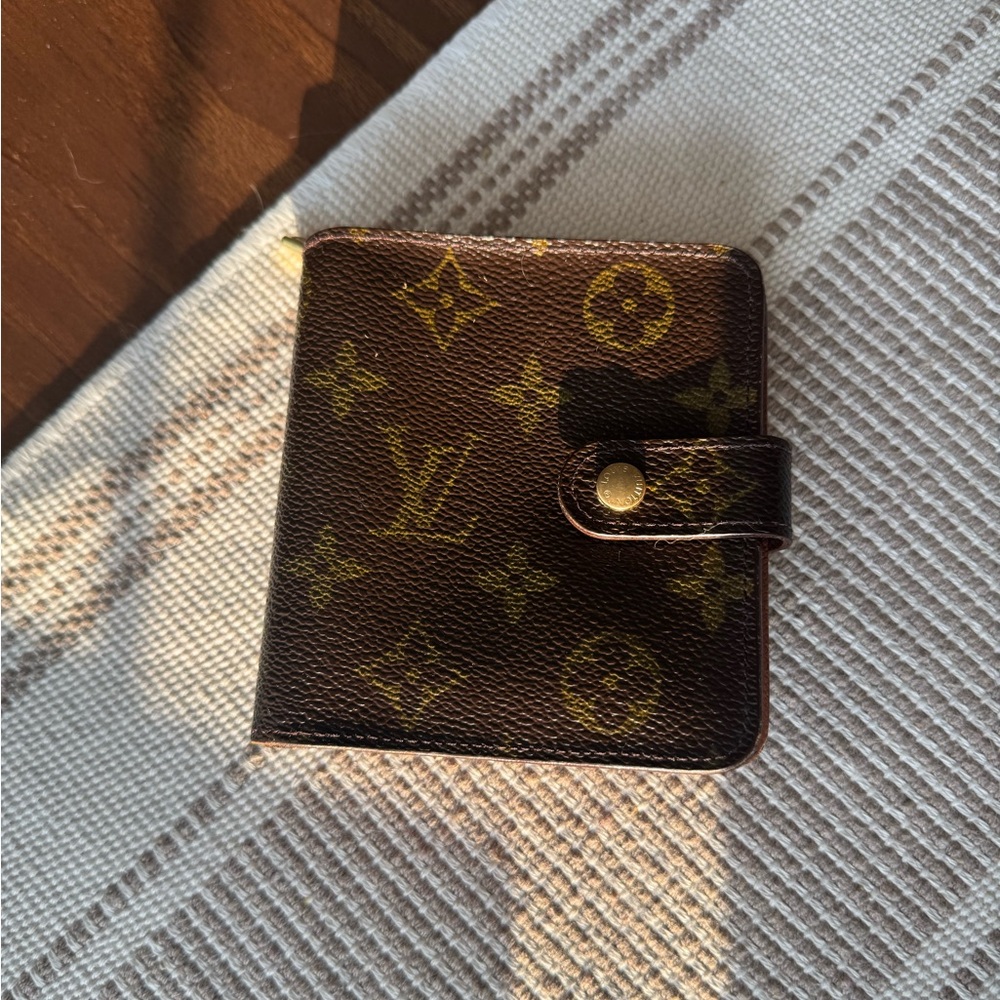 Louis Vuitton Two Way Snap and Zip Monogram Wallet